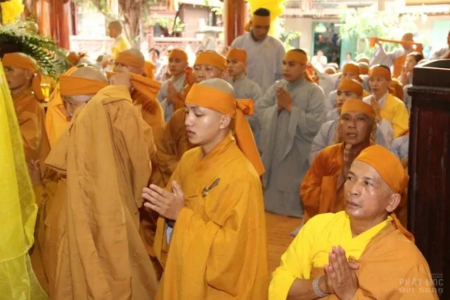 Chư tôn giáo phẩm tỉnh Bà Rịa Vũng Tàu niêm hương tác lễ thành phục BRVT: Lễ nhập kim quan Hòa Thượng Thích Minh Hiển image-1731933074892
