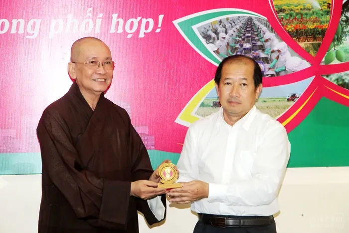 BTS Phật giáo Đồng Tháp gặp gỡ UBND tỉnh image-1731941193635