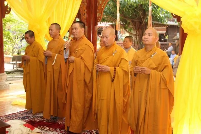 Phái đoàn Cựu tăng ni sinh Lớp Trung cấp khoá III - Cao đẳng khoá IV Trường cao trung PH Đại Tòng Lâm Các phái đoàn viếng tang cố HT Thích Minh Hiển image-1732287108767
