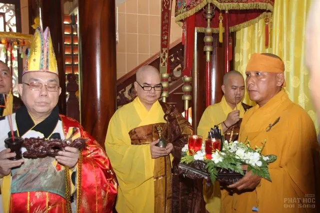 Nghi thức cúng Phật và cung tiến giác linh cố HT Thích Minh Hiển Các phái đoàn viếng tang cố HT Thích Minh Hiển image-1732287117425
