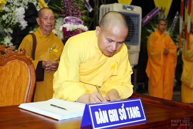 Các phái đoàn viếng tang lễ HT. Thích Quang Đạo ngày 17/7 image-1732292670152