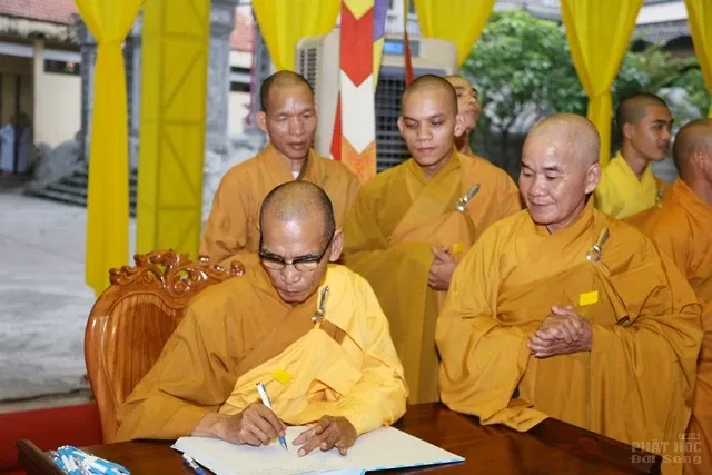 Các phái đoàn viếng tang lễ HT. Thích Quang Đạo ngày 17/7 image-1732292678800