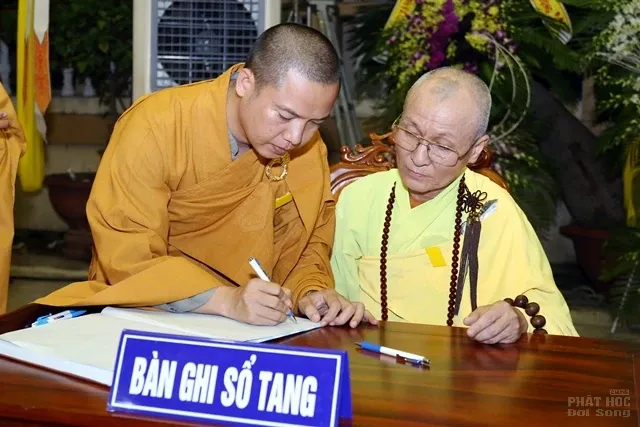 Các phái đoàn viếng tang lễ HT. Thích Quang Đạo ngày 17/7 image-1732292685096
