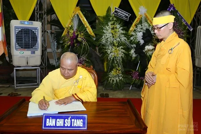Các phái đoàn viếng tang lễ HT. Thích Quang Đạo ngày 17/7 image-1732292690061