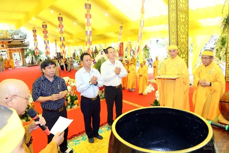 Các phái đoàn viếng tang lễ HT. Thích Quang Đạo ngày 18/7 3 Các phái đoàn viếng tang lễ HT. Thích Quang Đạo ngày 18/7 image-1731940347772