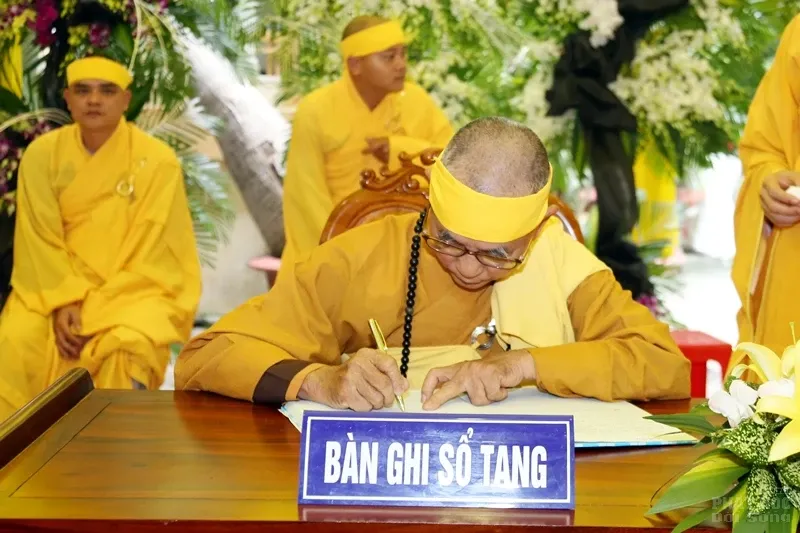 Các phái đoàn viếng tang lễ HT. Thích Quang Đạo ngày 18/7 image-1731940378658