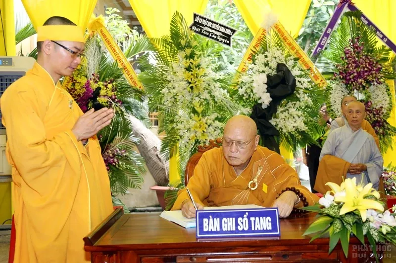 Các phái đoàn viếng tang lễ HT. Thích Quang Đạo ngày 18/7 image-1731940392098