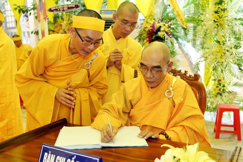 Các phái đoàn viếng tang lễ HT. Thích Quang Đạo ngày 18/7 image-1731940398924