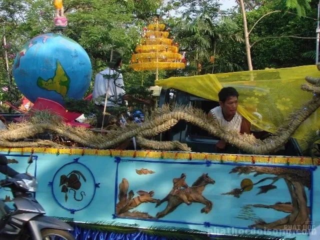 Cách trang trí xe hoa Phật đản đẹp Cách trang trí xe hoa Phật đản đẹp image-1731745901801