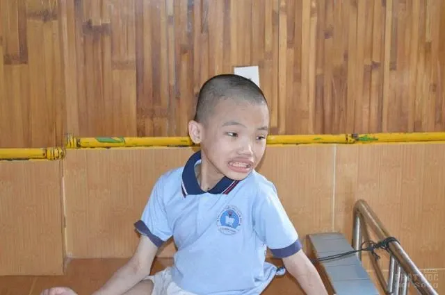 Cận cảnh các em khuyết tật tại Làng Tre được nuôi dưỡng tốt image-1731931115141