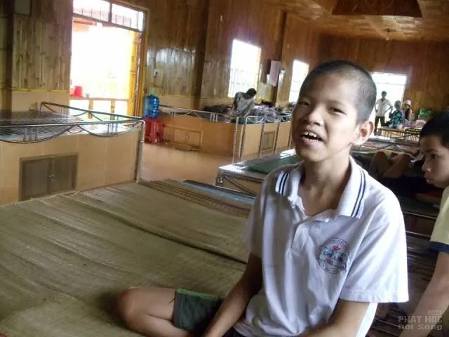 Cận cảnh các em khuyết tật tại Làng Tre được nuôi dưỡng tốt image-1731931115672