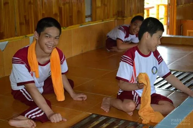 Cận cảnh các em khuyết tật tại Làng Tre được nuôi dưỡng tốt image-1731931117415