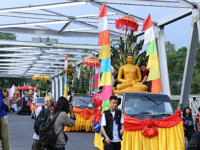 Cảnh rước Phật tại Indonesia xem cho đã con mắt image-1731936330577
