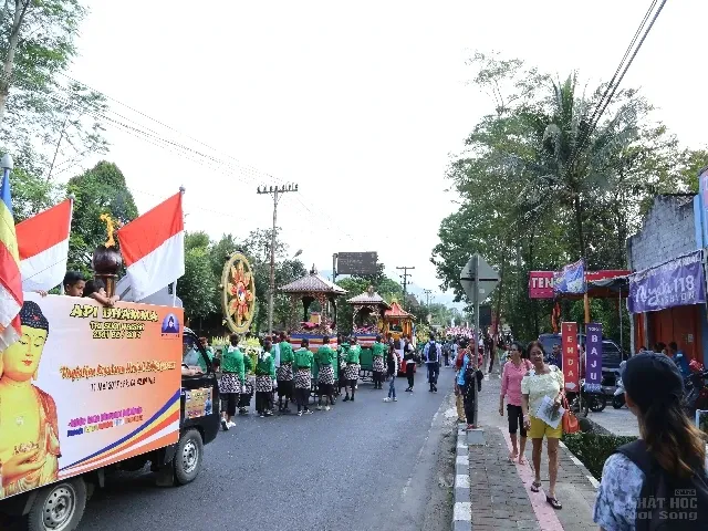 Cảnh rước Phật tại Indonesia xem cho đã con mắt image-1731936331281