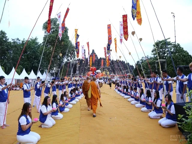 Cảnh rước Phật tại Indonesia xem cho đã con mắt image-1731936338974