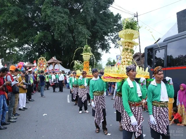 Cảnh rước Phật tại Indonesia xem cho đã con mắt image-1731936344009