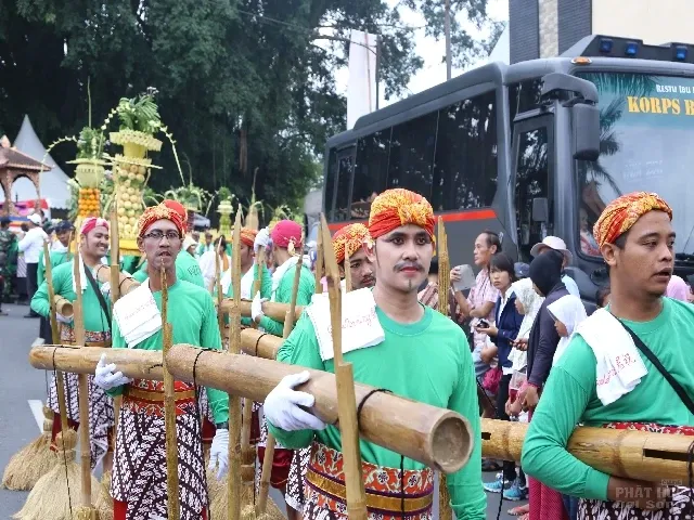 Cảnh rước Phật tại Indonesia xem cho đã con mắt image-1731936344725