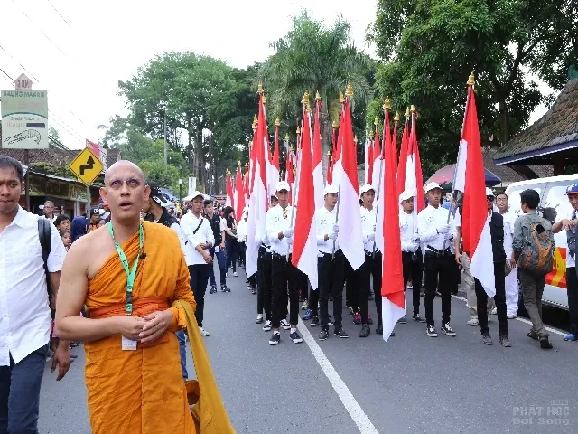 Cảnh rước Phật tại Indonesia xem cho đã con mắt image-1731936345525