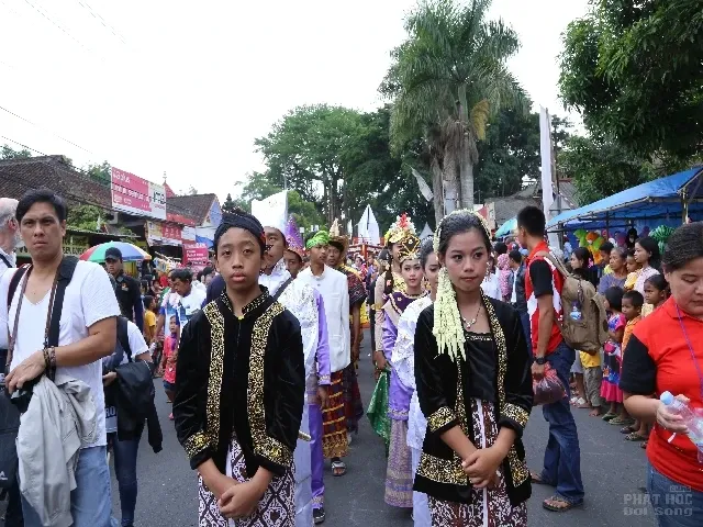 Cảnh rước Phật tại Indonesia xem cho đã con mắt image-1731936346239