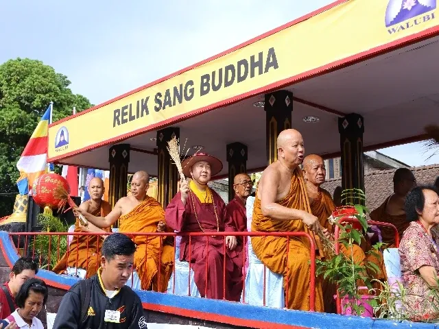Cảnh rước Phật tại Indonesia xem cho đã con mắt image-1731936358525