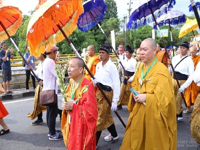 Cảnh rước Phật tại Indonesia xem cho đã con mắt image-1731936363233