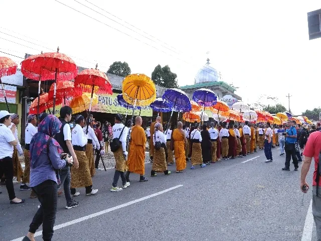 Cảnh rước Phật tại Indonesia xem cho đã con mắt image-1731936364639
