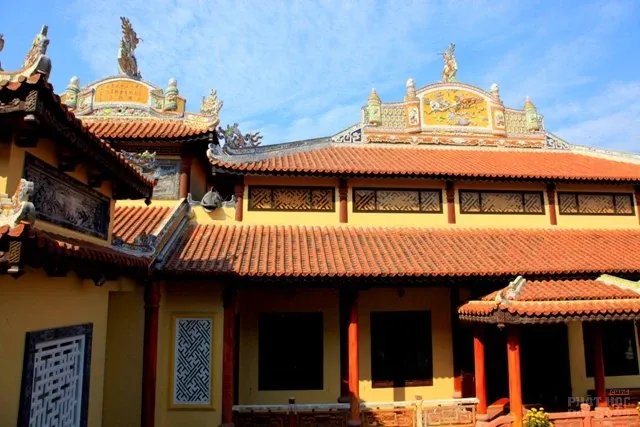 Câu đối thiền môn của HT Thích Thiện Siêu image-1731936253695