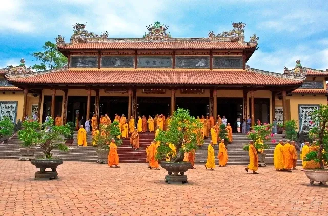 Câu đối thiền môn của HT Thích Thiện Siêu image-1731936256725