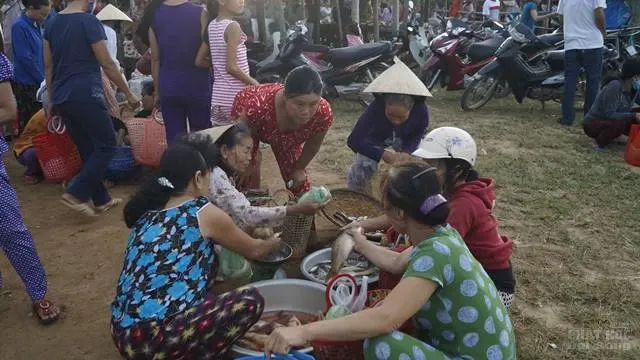 Chợ làng Gia Độ vào buổi sớm mai Chợ làng Gia Độ vào buổi sớm mai image-1731934981179