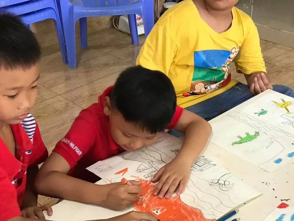 Chủ nhật các em nhỏ về Tịnh thất Không Tên học vẻ, nặn tượng Phật image-1731937543948