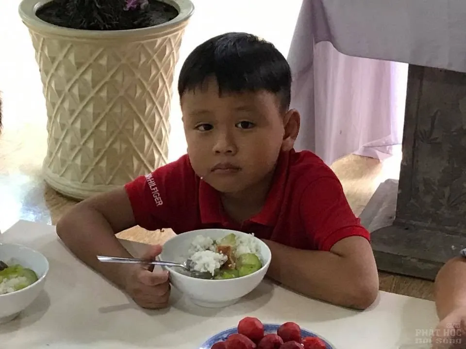 Chủ nhật các em nhỏ về Tịnh thất Không Tên học vẻ, nặn tượng Phật image-1731937554186