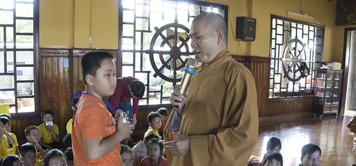 Chùa Đức Hạnh nơi trở về của tuổi trẻ vào ngày hè image-1731935516181