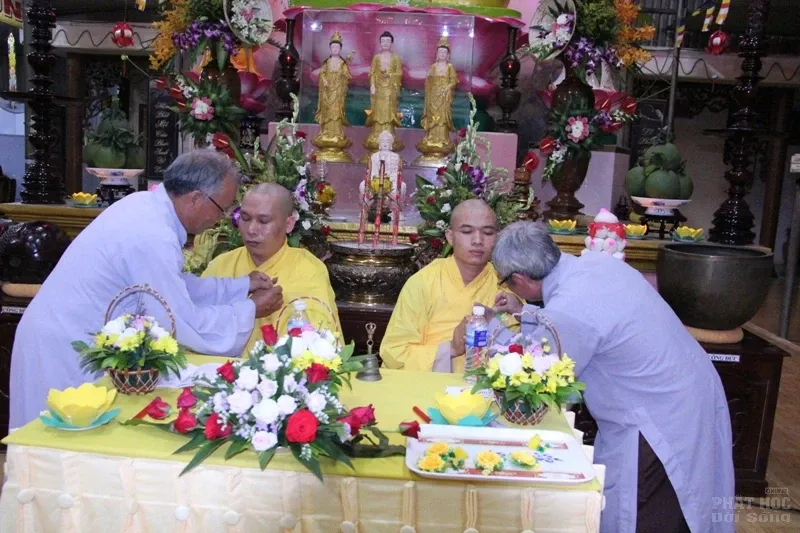 Chùa Gia Canh đêm hoa đăng Ơn nghĩa sinh thành Chùa Gia Canh đêm hoa đăng Ơn nghĩa sinh thành image-1732292010723