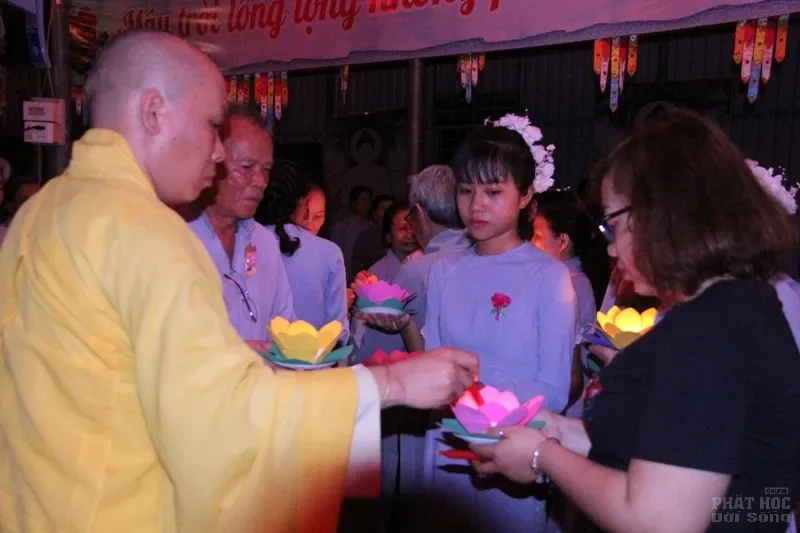 Chùa Gia Canh đêm hoa đăng Ơn nghĩa sinh thành Chùa Gia Canh đêm hoa đăng Ơn nghĩa sinh thành image-1732292014806