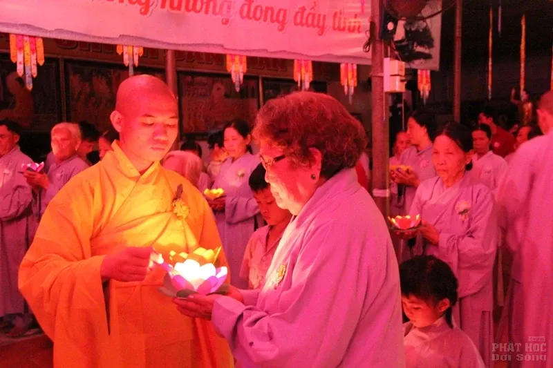 Chùa Gia Canh đêm hoa đăng Ơn nghĩa sinh thành Chùa Gia Canh đêm hoa đăng Ơn nghĩa sinh thành image-1732292016883