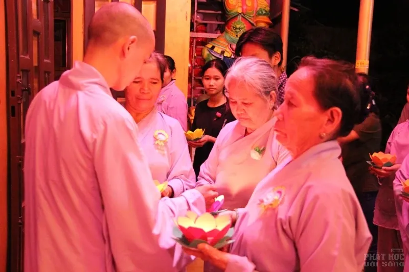 Chùa Gia Canh đêm hoa đăng Ơn nghĩa sinh thành Chùa Gia Canh đêm hoa đăng Ơn nghĩa sinh thành image-1732292017901