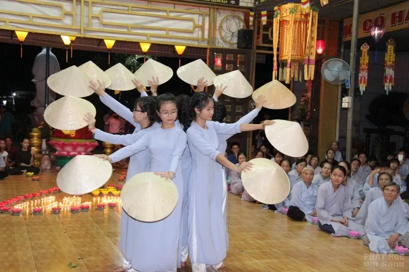 Chùa Gia Canh đêm hoa đăng Ơn nghĩa sinh thành Chùa Gia Canh đêm hoa đăng Ơn nghĩa sinh thành image-1732292027424