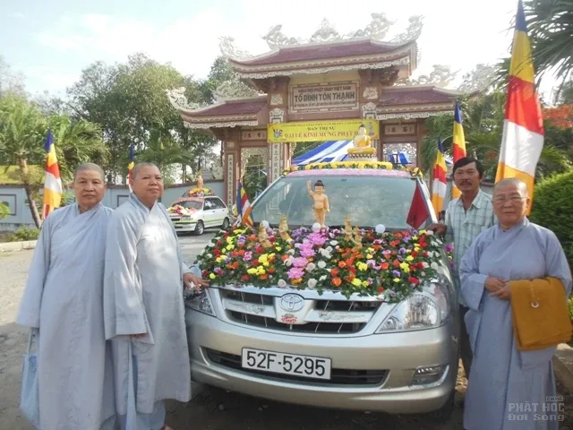 Chùa Hòa Bình mừng hội Vesak 3 Chùa Hòa Bình mừng hội Vesak image-1731747187071