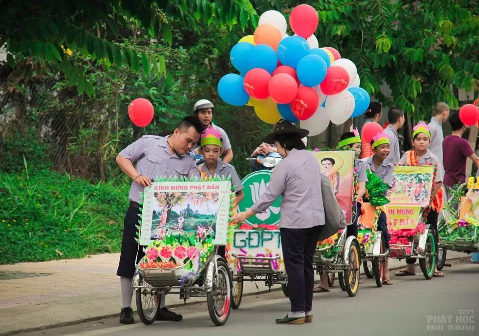 Chùa Hòa Bình mừng hội Vesak 6 Chùa Hòa Bình mừng hội Vesak image-1731747188910