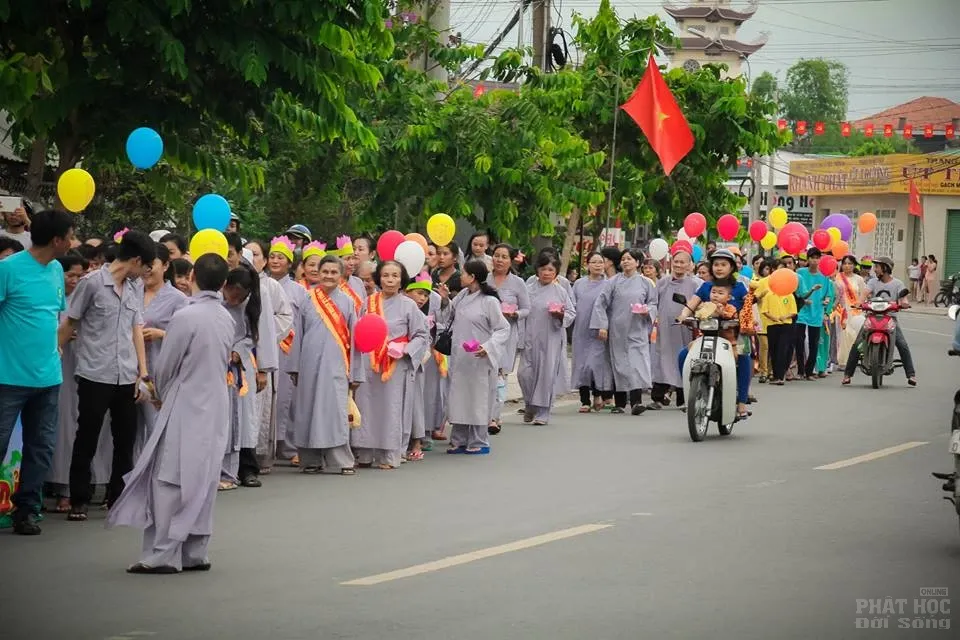 Chùa Hòa Bình mừng hội Vesak 8 Chùa Hòa Bình mừng hội Vesak image-1731747190345