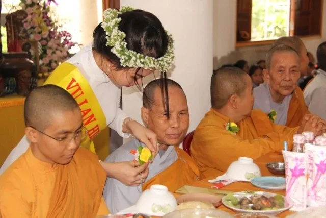 Chùa Hưng Thạnh mừng lễ Vu lan, Đại tường Cố TT.Thích Chiếu Phong 10 Chùa Hưng Thạnh mừng lễ Vu lan, Đại tường Cố TT.Thích Chiếu Phong image-1731946190490