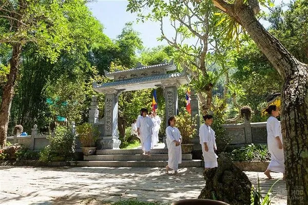 Chùa Huyền Không Sơn Thượng khóa tu xuất gia gieo duyên lần 2016 image-1731748801326