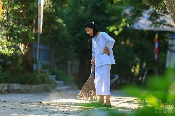 Chùa Huyền Không Sơn Thượng khóa tu xuất gia gieo duyên lần 2016 image-1731748802364