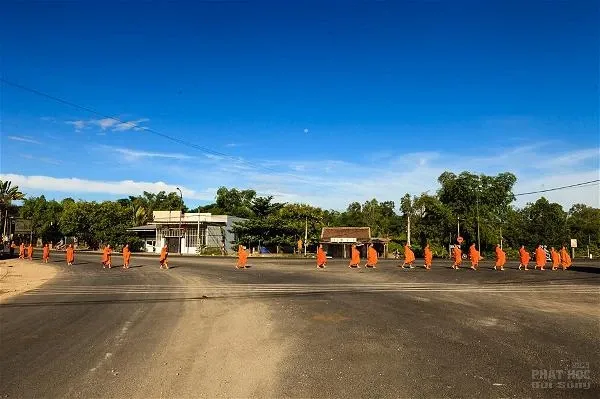 Chùa Huyền Không Sơn Thượng khóa tu xuất gia gieo duyên lần 2016 image-1731748806610