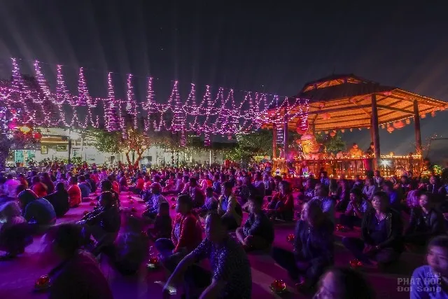 Chùa Liên Hoa thị trấn Kiến Đức rực sáng đêm hội Dược Sư đầu năm Chùa Liên Hoa thị trấn Kiến Đức rực sáng đêm hội Dược Sư đầu năm image-1731931689947