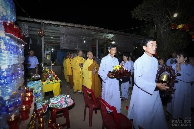 Chùa Liên Hoa thị trấn Kiến Đức rực sáng đêm hội Dược Sư đầu năm 1 Chùa Liên Hoa thị trấn Kiến Đức rực sáng đêm hội Dược Sư đầu năm image-1731931690557