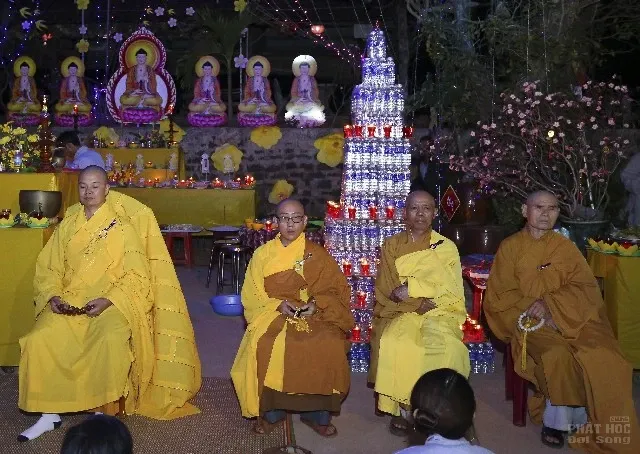 Chùa Liên Hoa thị trấn Kiến Đức rực sáng đêm hội Dược Sư đầu năm Chùa Liên Hoa thị trấn Kiến Đức rực sáng đêm hội Dược Sư đầu năm image-1731931691110
