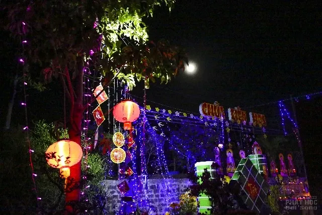 Chùa Liên Hoa thị trấn Kiến Đức rực sáng đêm hội Dược Sư đầu năm 4 Chùa Liên Hoa thị trấn Kiến Đức rực sáng đêm hội Dược Sư đầu năm image-1731931692802