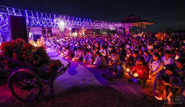 Chùa Liên Hoa thị trấn Kiến Đức rực sáng đêm hội Dược Sư đầu năm 6 Chùa Liên Hoa thị trấn Kiến Đức rực sáng đêm hội Dược Sư đầu năm image-1731931694068