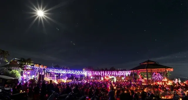 Chùa Liên Hoa thị trấn Kiến Đức rực sáng đêm hội Dược Sư đầu năm 7 Chùa Liên Hoa thị trấn Kiến Đức rực sáng đêm hội Dược Sư đầu năm image-1731931694625